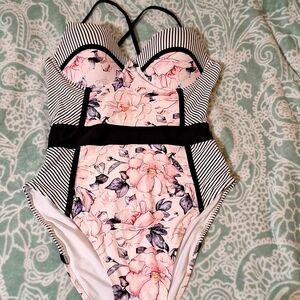 nwot CUPSHE Floral Striped One Piece Swimsuit Beach Summer Molded Cups Size MD